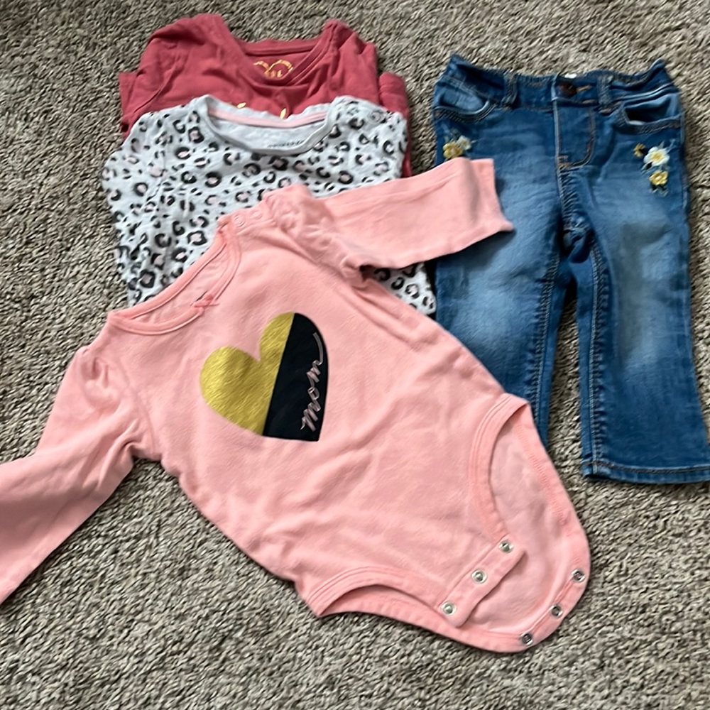 Lott of baby clothes girl 6-9m bodysuit, three long sleeve tops and jeans